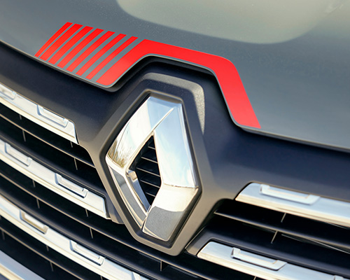 Renault Trafic RED Edition grille