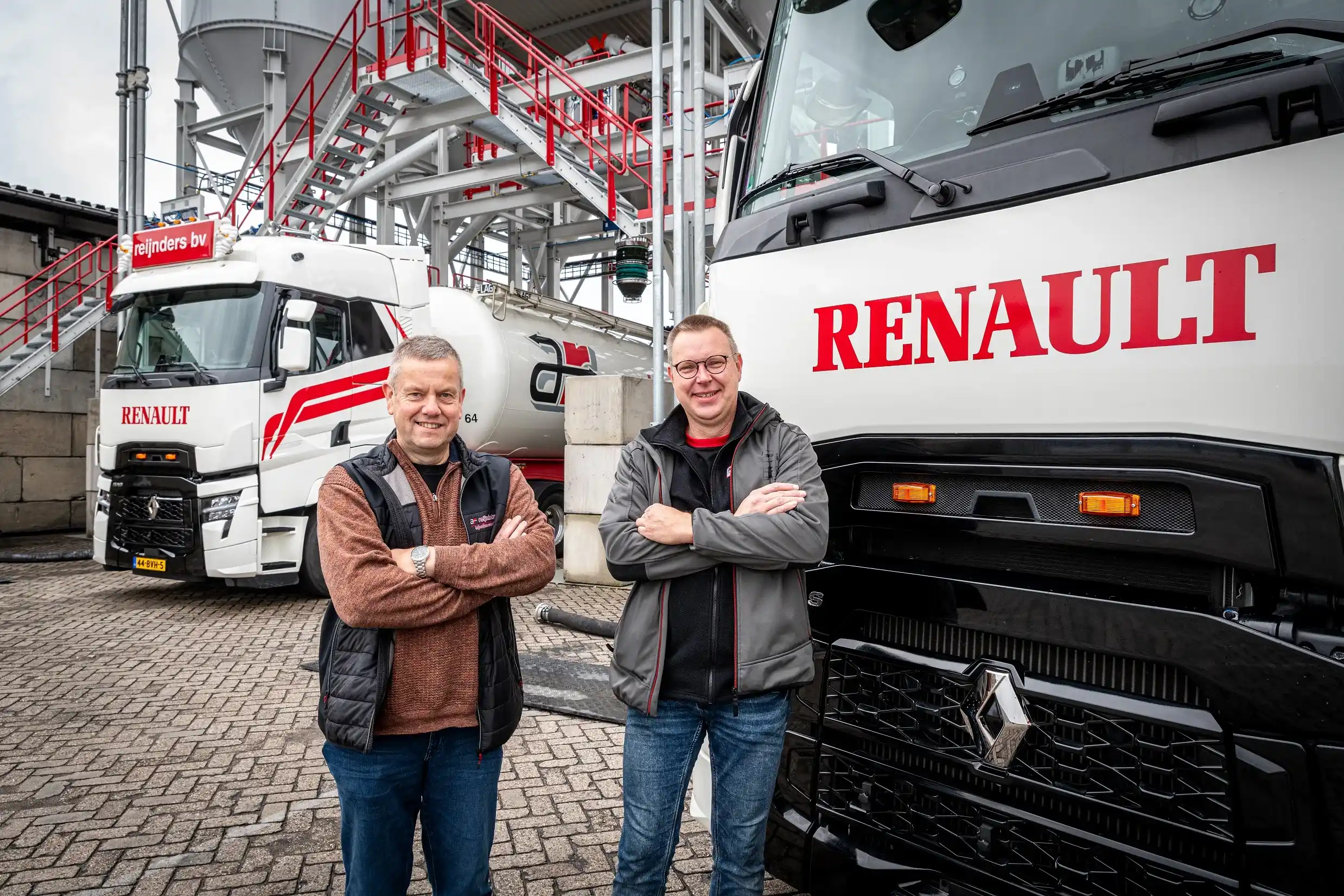 Reijnders_-_Chauffeurs_Rudi_Klaumunzner_l_en_Peter_Seine1698849655_11zon.webp