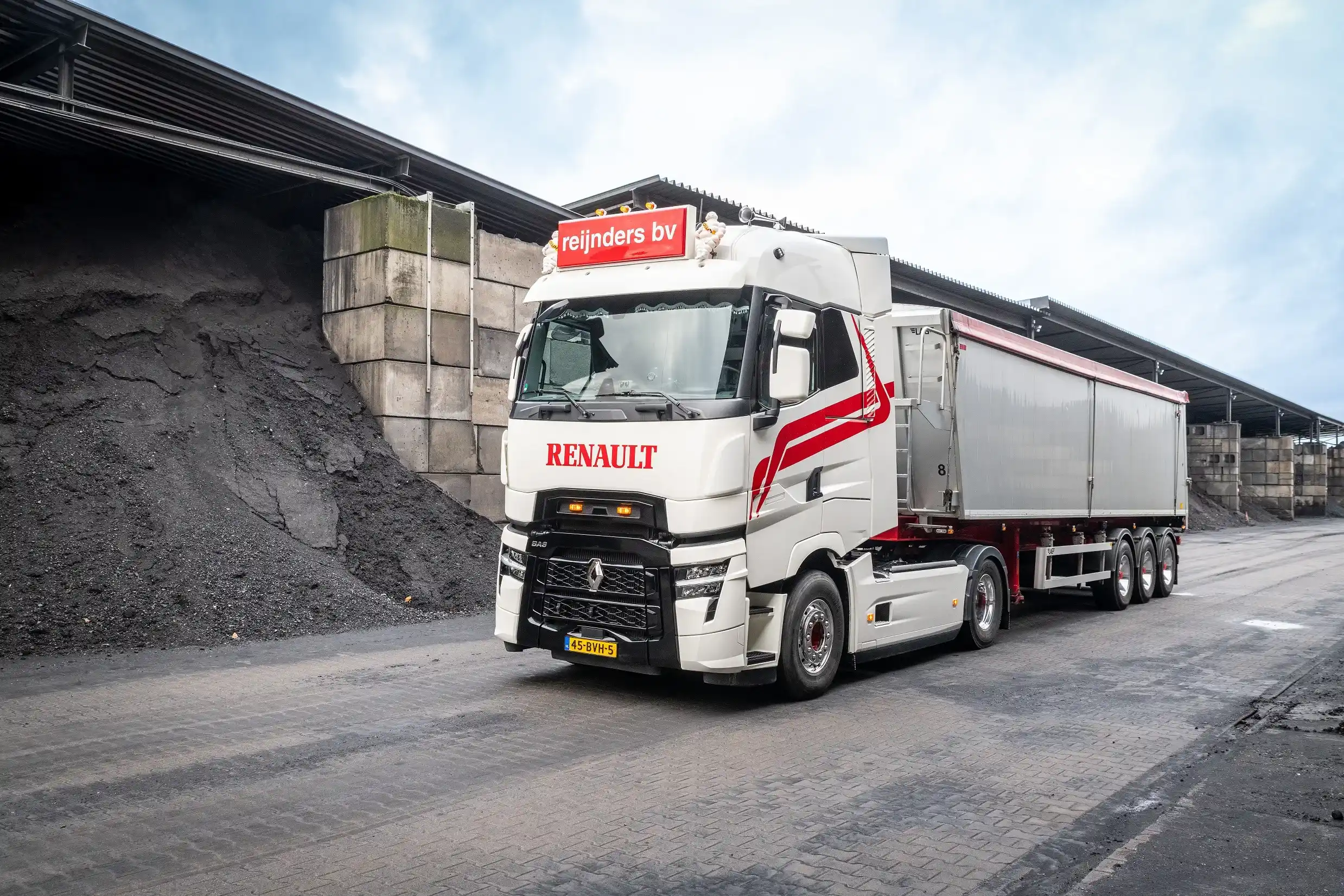 Reijnders_-_Renault_T_High_11698849676_11zon.webp