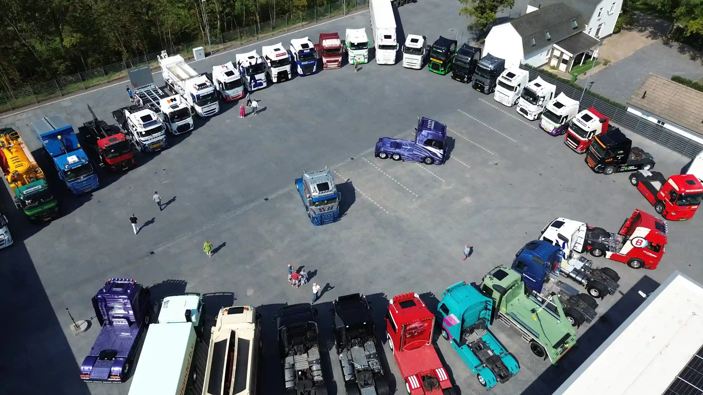 240901_truckparade1725447992-scaled_11zon.webp