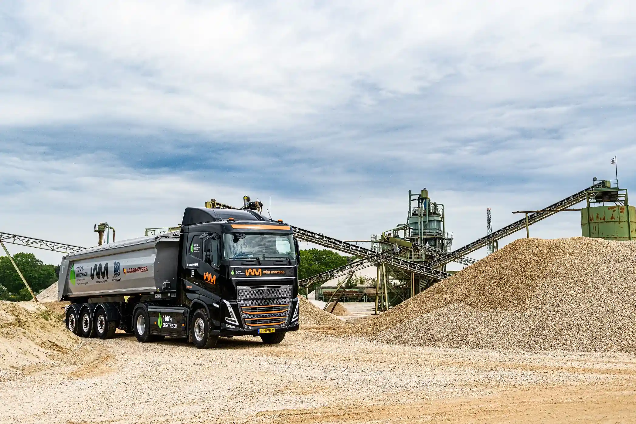 Martens_Volvo_FH_Electric1684832919_11zon.webp