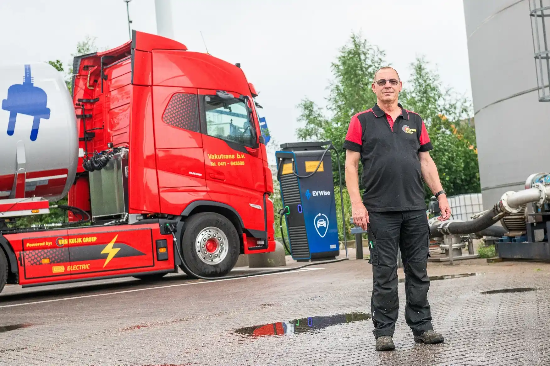 Vakutrans_Martie_van_Doorn_Chauffeur1688462527_11zon.webp