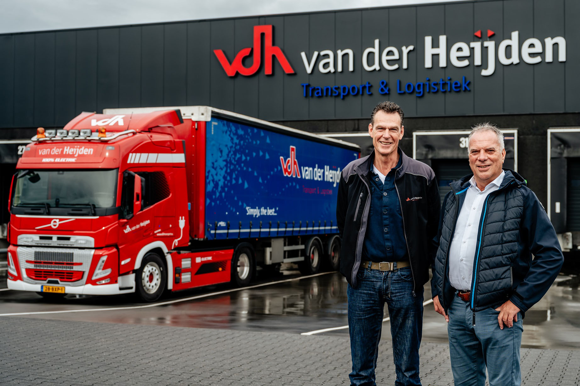 Van der Heijden levert CO2 neutraal met Volvo FM Electric trekkers.