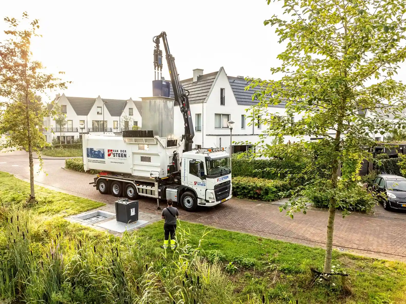 Van_der_Steen_reiniging_Volvo_FM_container1724242170_11zon.webp