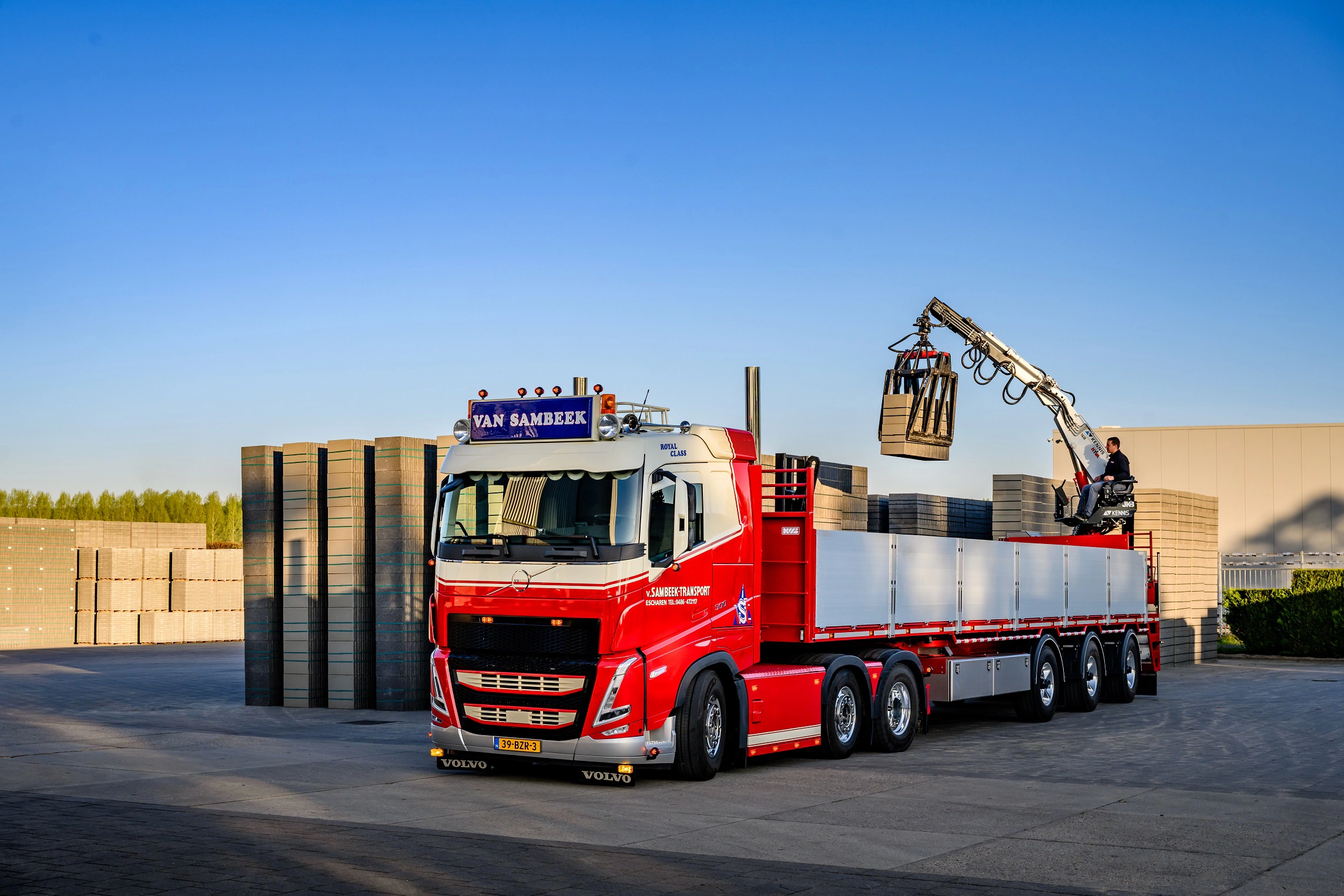 Van Sambeek Transport presenteert nieuwe Volvo FH-trekkers – Oldskool ontmoet innovatie