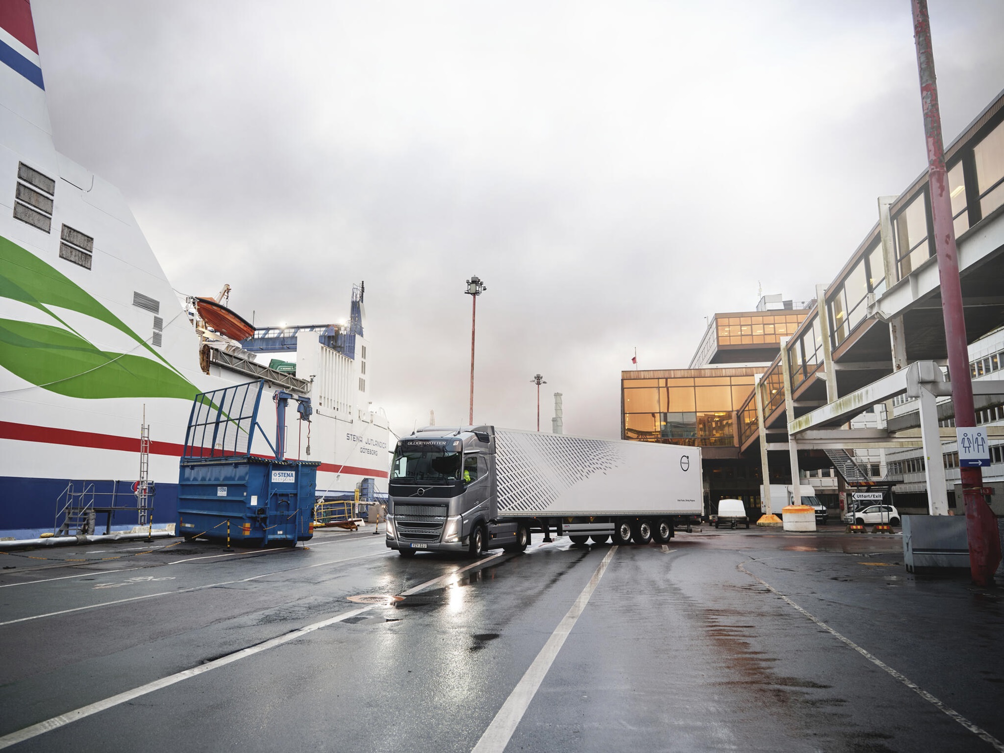 Volvo-Trucks-introduceert-Safety-Zones-4.jpg