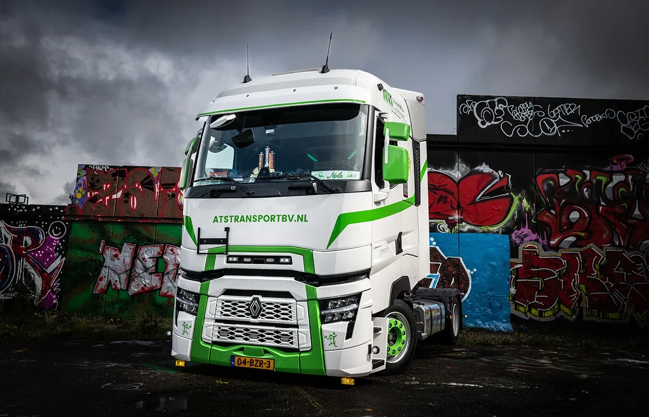 RenaultTHigh-JohnnySengers-truck.webp