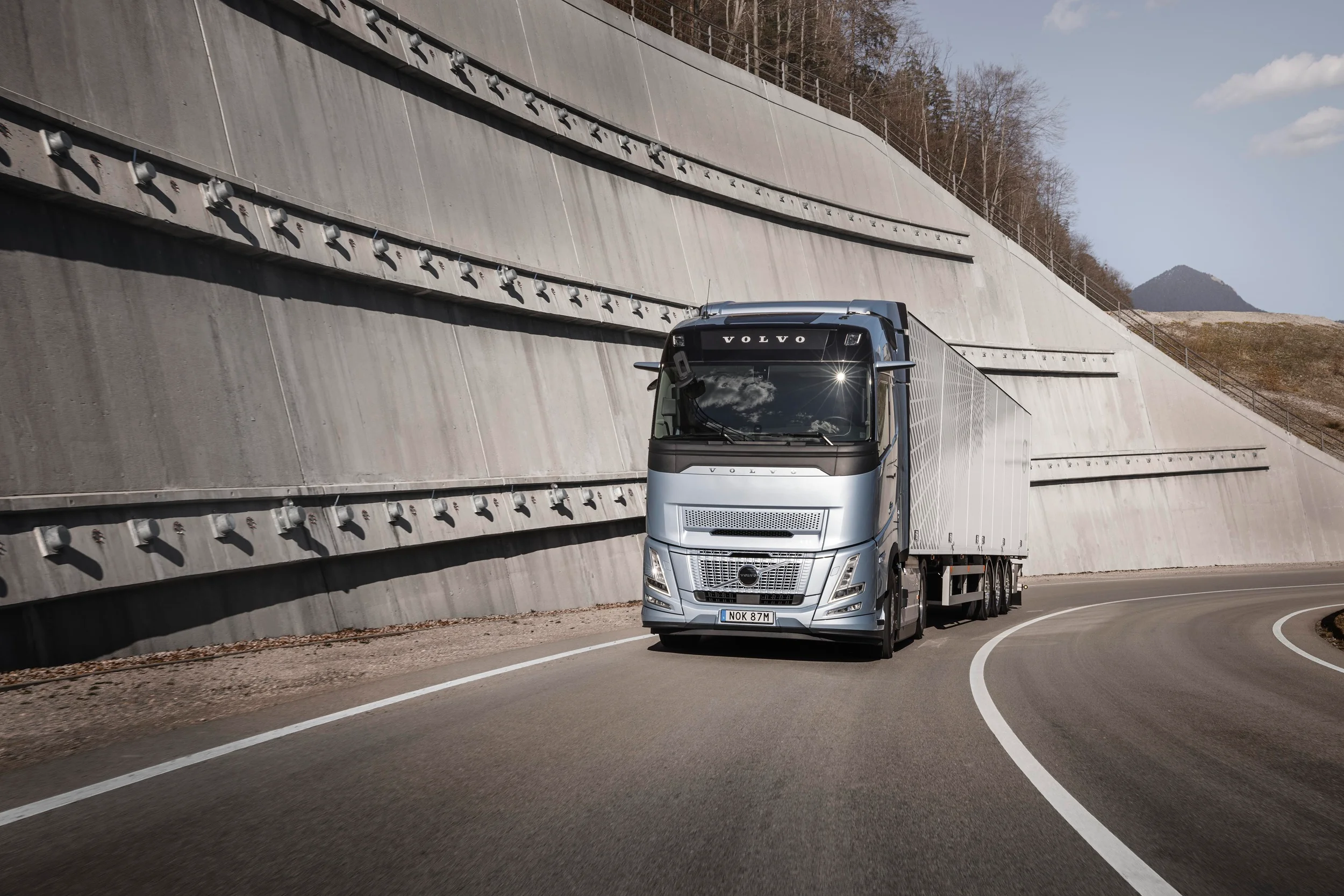 Volvo Trucks zet in op verdere besparing van brandstof en CO2-uitstoot met stop-start-motortechnologie