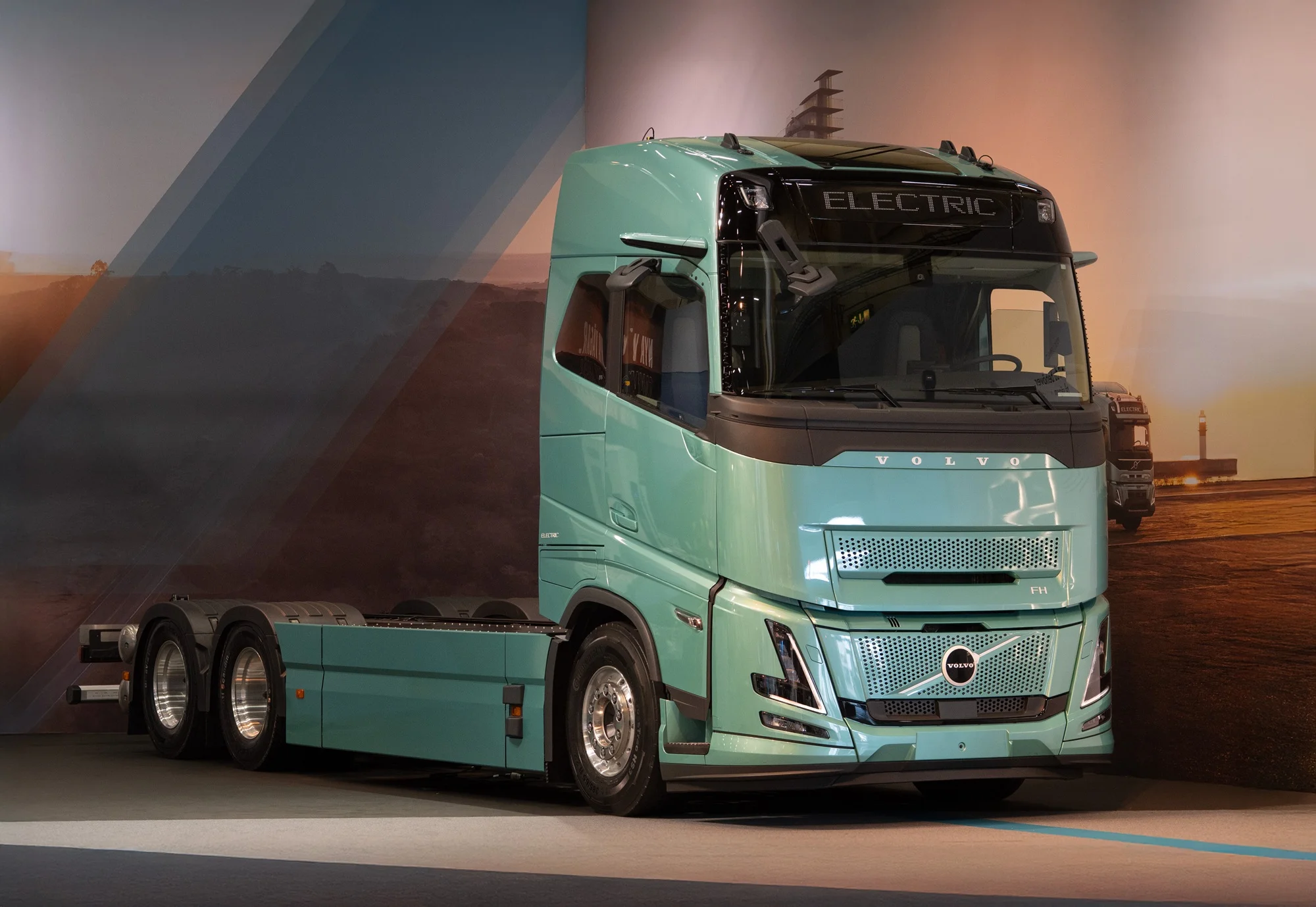 Volvo Trucks breidt elektrisch aanbod uit met bakwagens voor LZV-inzet en zwaar langeafstandstransport