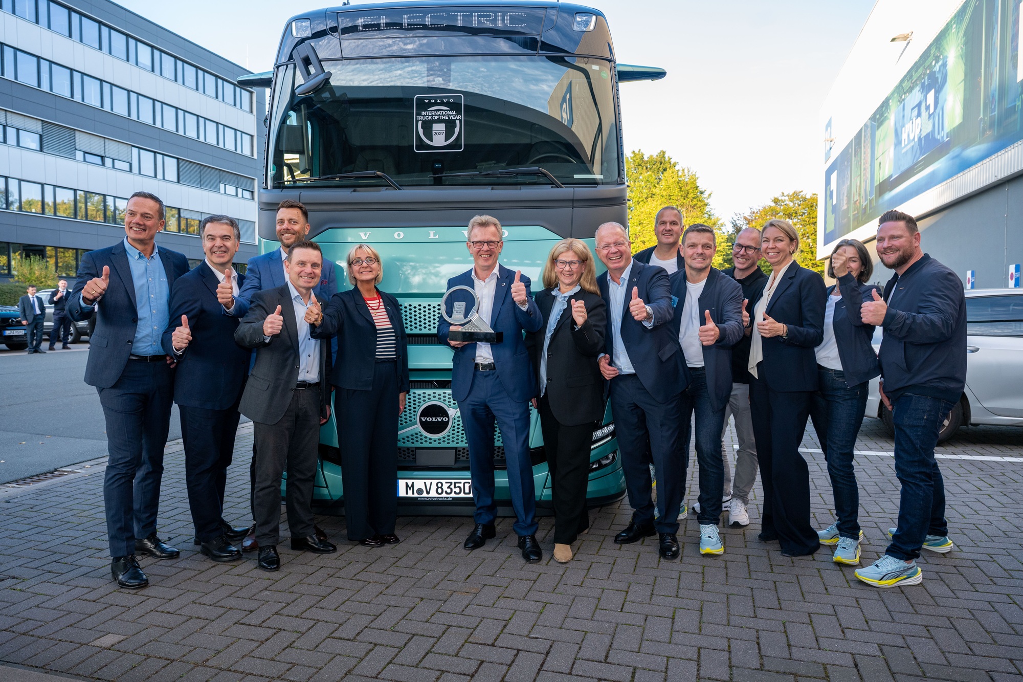 Nieuwe generatie elektrische trucks van Volvo uitgeroepen tot ‘International Truck of the Year 2027’